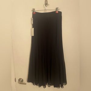 Wilfred “TWIRL” skirt. NWT. Black, size small.